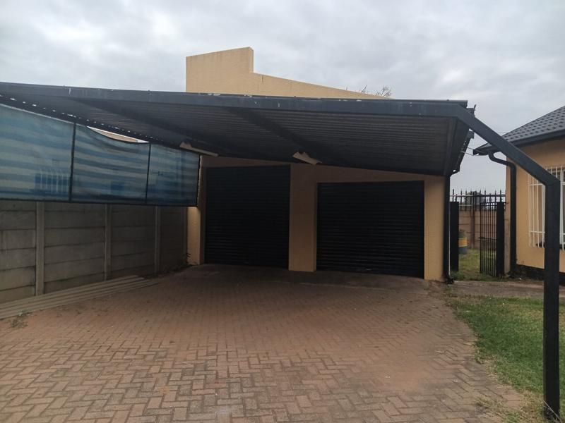 4 Bedroom Property for Sale in Helikonpark Gauteng