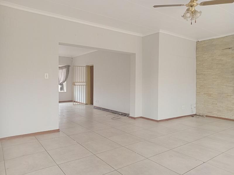 4 Bedroom Property for Sale in Helikonpark Gauteng