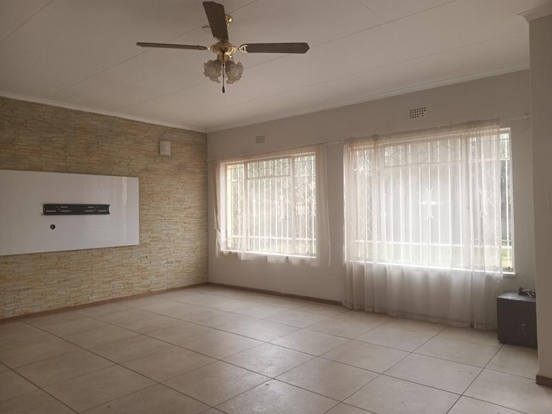 4 Bedroom Property for Sale in Helikonpark Gauteng