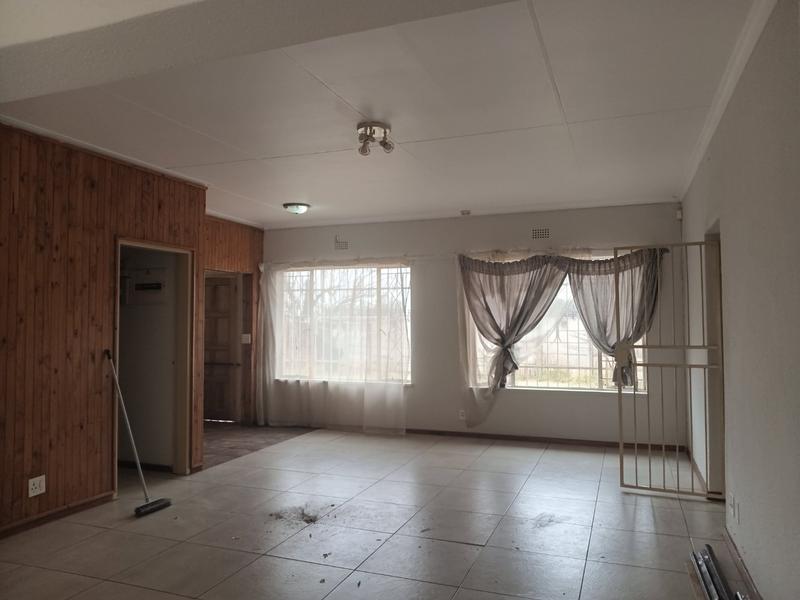 4 Bedroom Property for Sale in Helikonpark Gauteng
