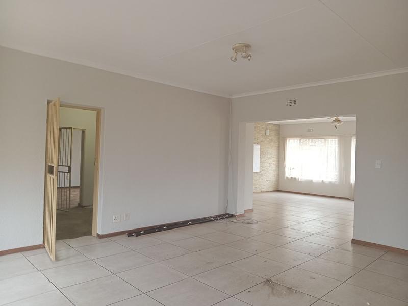 4 Bedroom Property for Sale in Helikonpark Gauteng