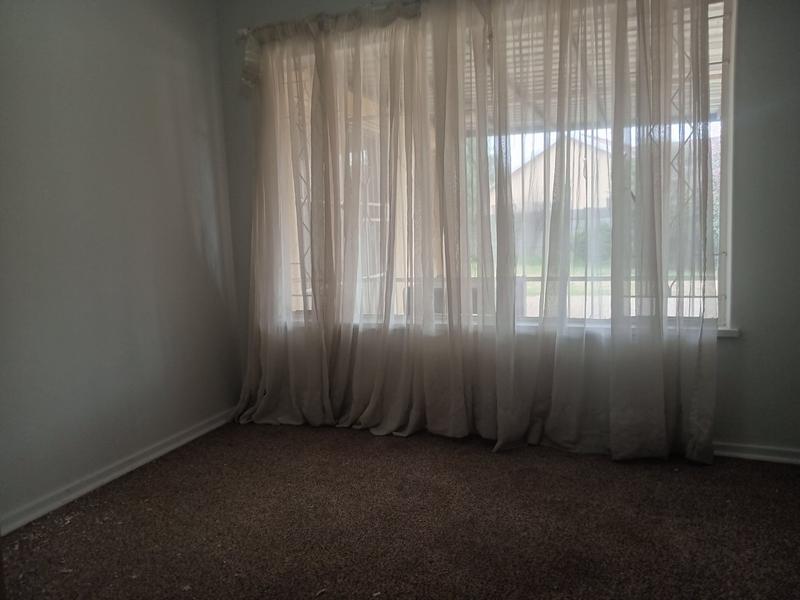 4 Bedroom Property for Sale in Helikonpark Gauteng