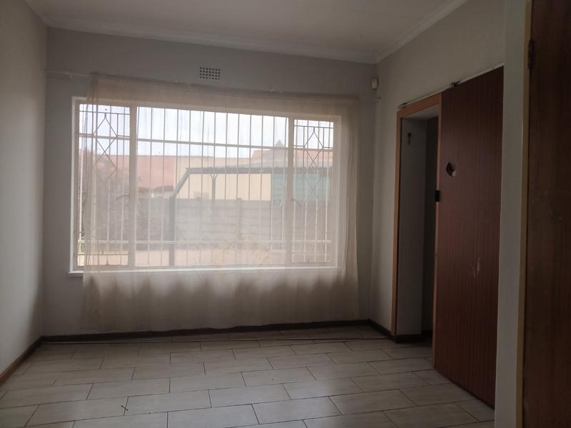 4 Bedroom Property for Sale in Helikonpark Gauteng