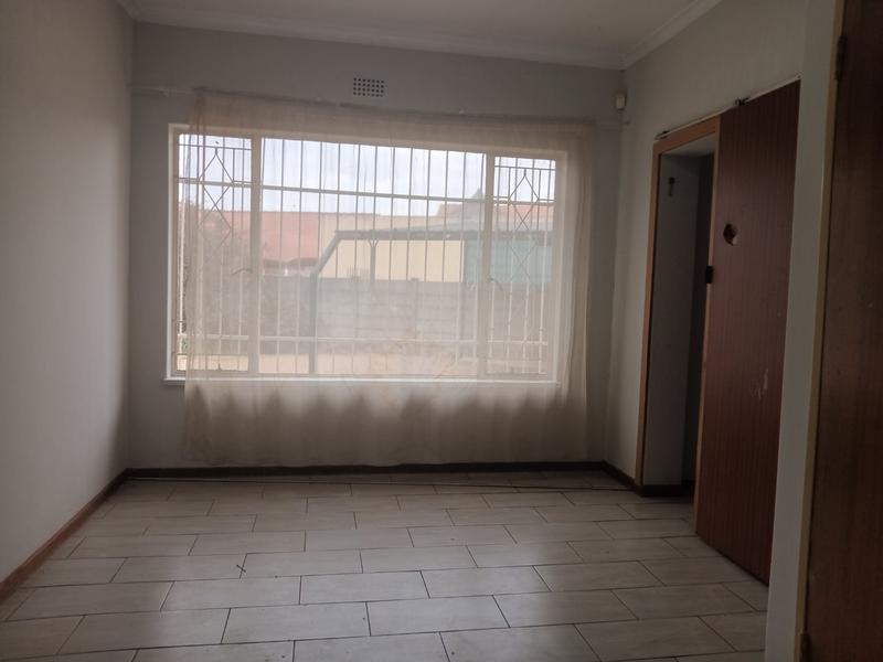 4 Bedroom Property for Sale in Helikonpark Gauteng