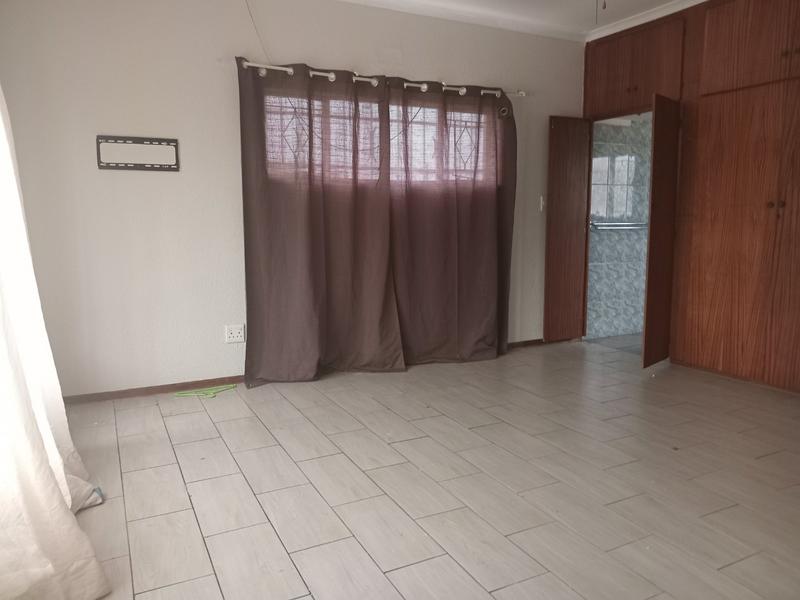 4 Bedroom Property for Sale in Helikonpark Gauteng