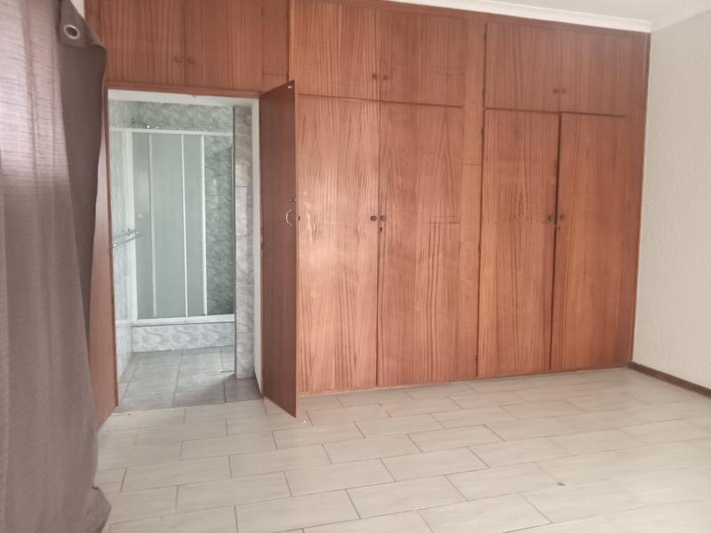 4 Bedroom Property for Sale in Helikonpark Gauteng