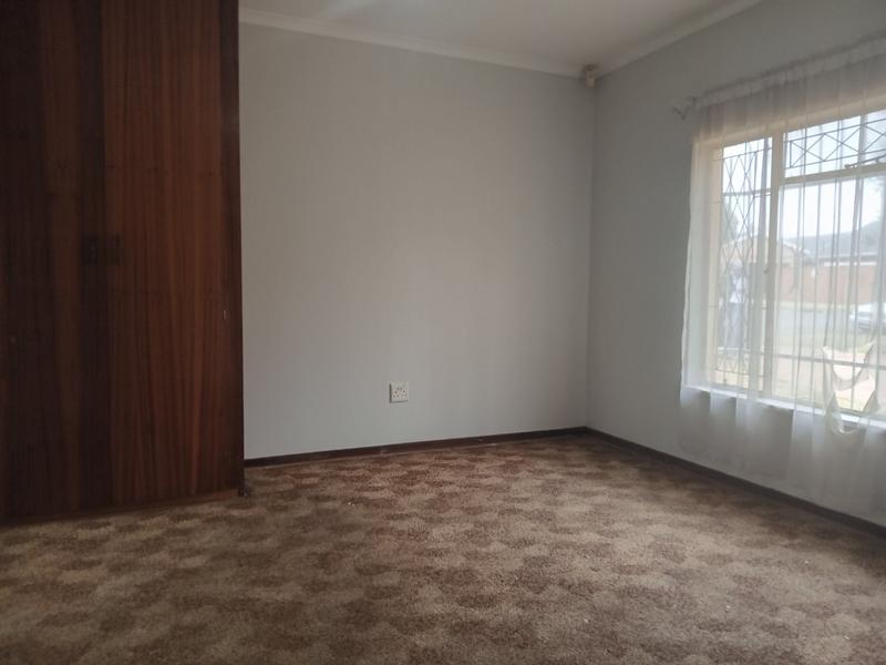 4 Bedroom Property for Sale in Helikonpark Gauteng