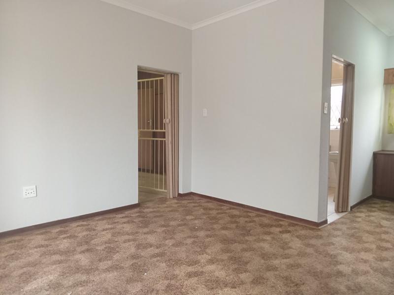 4 Bedroom Property for Sale in Helikonpark Gauteng