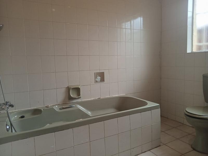 4 Bedroom Property for Sale in Helikonpark Gauteng