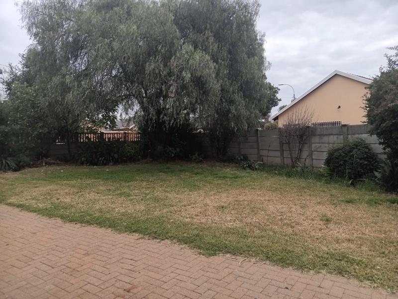 4 Bedroom Property for Sale in Helikonpark Gauteng