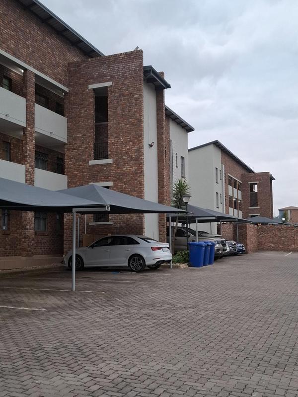 2 Bedroom Property for Sale in Rooihuiskraal North Gauteng