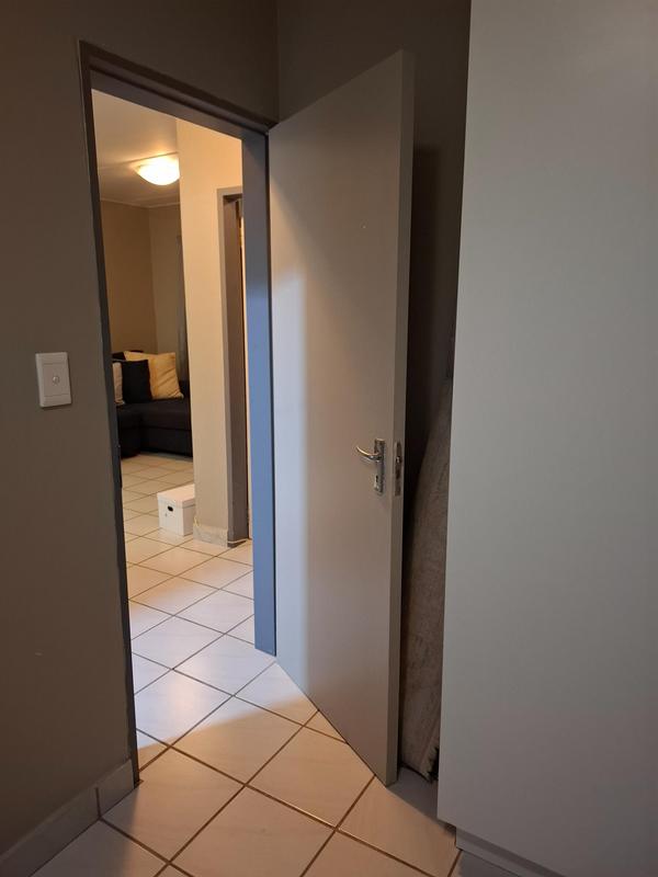 2 Bedroom Property for Sale in Rooihuiskraal North Gauteng