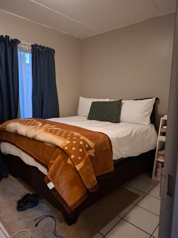 2 Bedroom Property for Sale in Rooihuiskraal North Gauteng