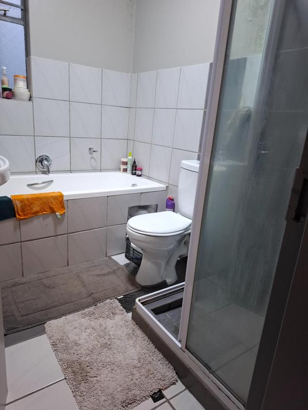 2 Bedroom Property for Sale in Rooihuiskraal North Gauteng