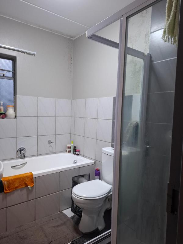 2 Bedroom Property for Sale in Rooihuiskraal North Gauteng