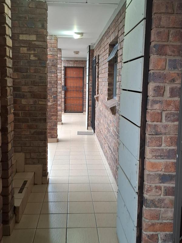 2 Bedroom Property for Sale in Rooihuiskraal North Gauteng