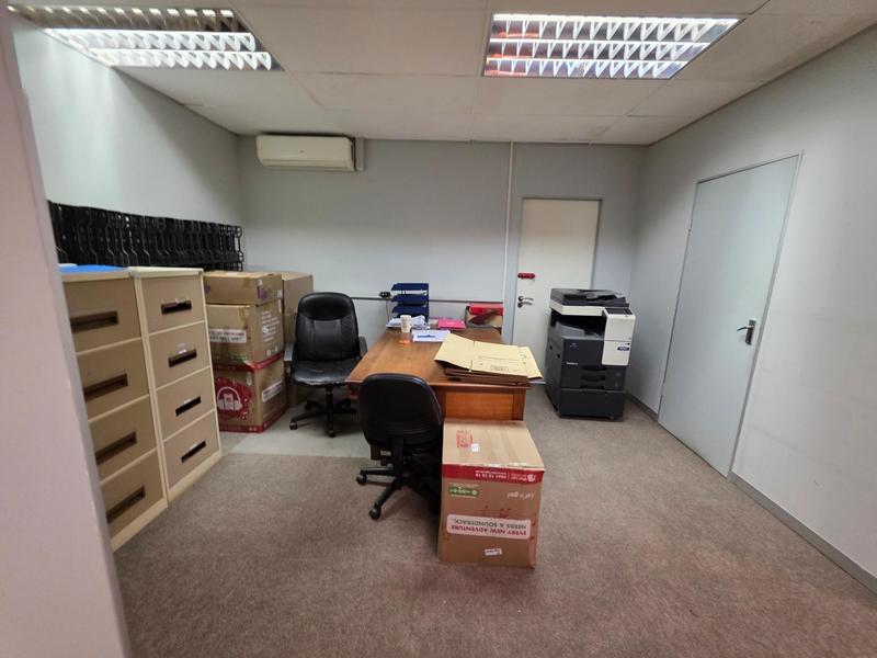 To Let Commercial Property for Rent in Nieuw Muckleneuk Gauteng