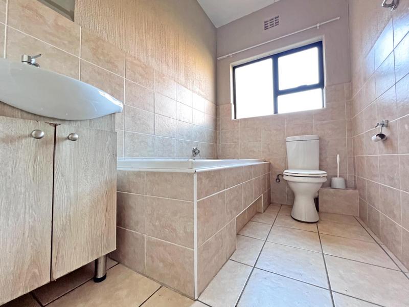 2 Bedroom Property for Sale in Wilgeheuwel Gauteng