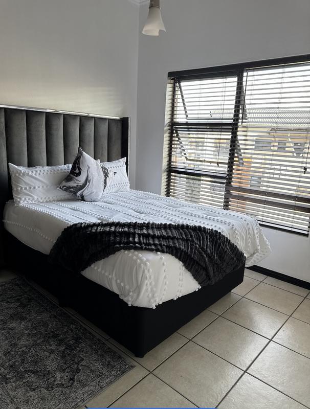 To Let 2 Bedroom Property for Rent in Greenstone Hill Gauteng