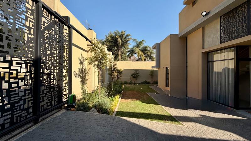 To Let 4 Bedroom Property for Rent in Houghton Estate Gauteng