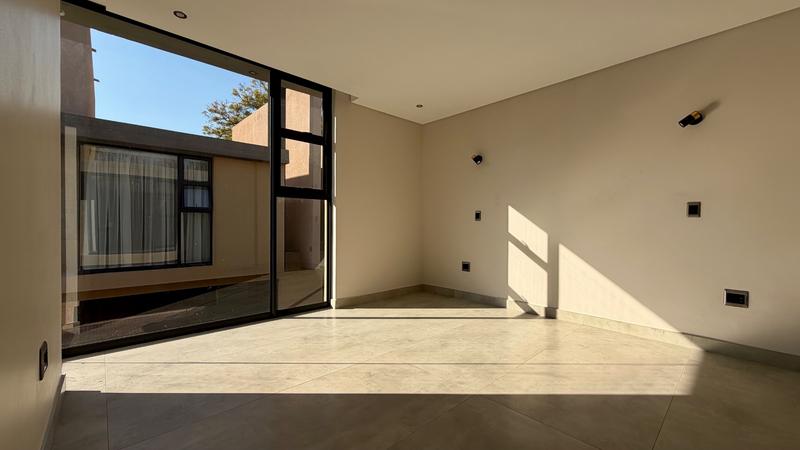 To Let 4 Bedroom Property for Rent in Houghton Estate Gauteng