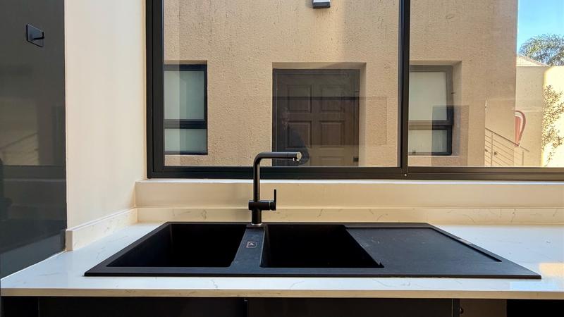 To Let 4 Bedroom Property for Rent in Houghton Estate Gauteng