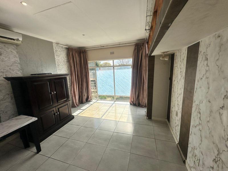 6 Bedroom Property for Sale in Atholl Gauteng