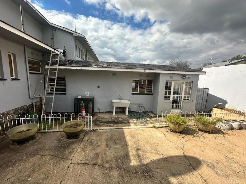 6 Bedroom Property for Sale in Atholl Gauteng