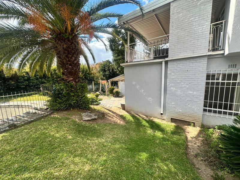 6 Bedroom Property for Sale in Atholl Gauteng