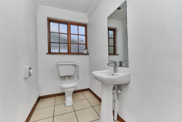 To Let 5 Bedroom Property for Rent in Sunninghill Gauteng