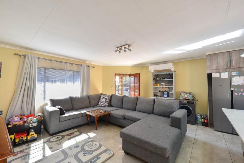 2 Bedroom Property for Sale in Dorandia Gauteng