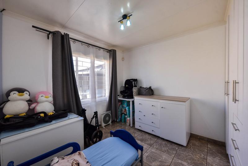 2 Bedroom Property for Sale in Dorandia Gauteng