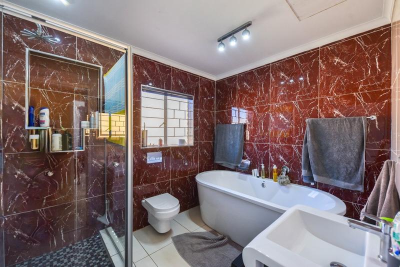 2 Bedroom Property for Sale in Dorandia Gauteng