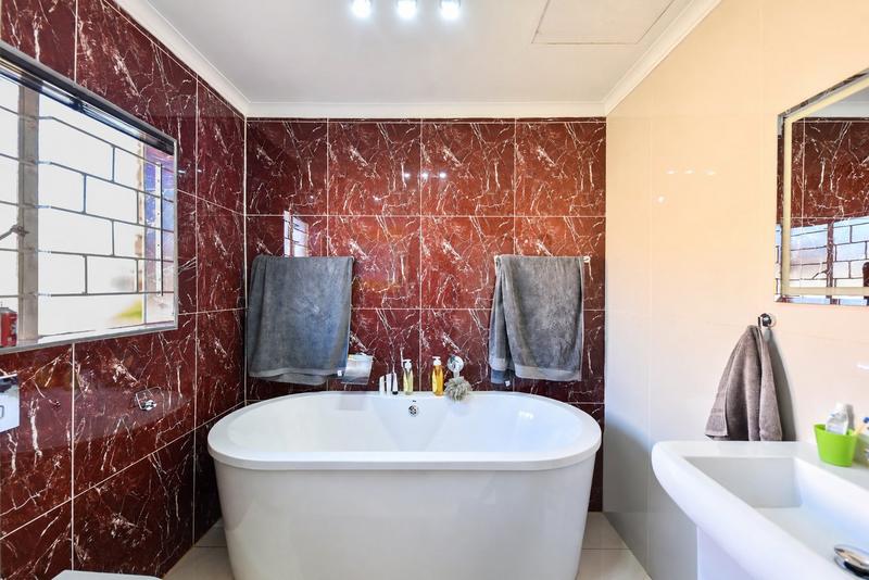 2 Bedroom Property for Sale in Dorandia Gauteng