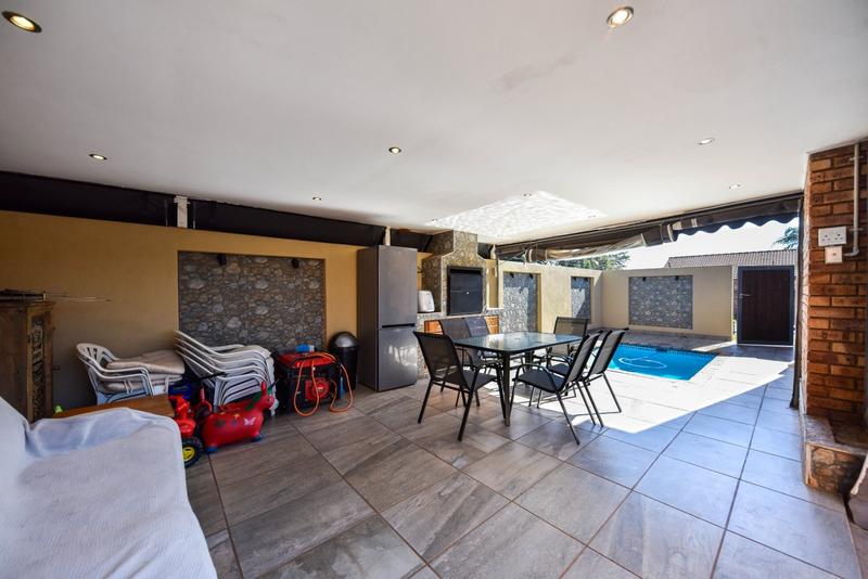 2 Bedroom Property for Sale in Dorandia Gauteng