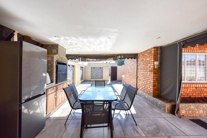 2 Bedroom Property for Sale in Dorandia Gauteng