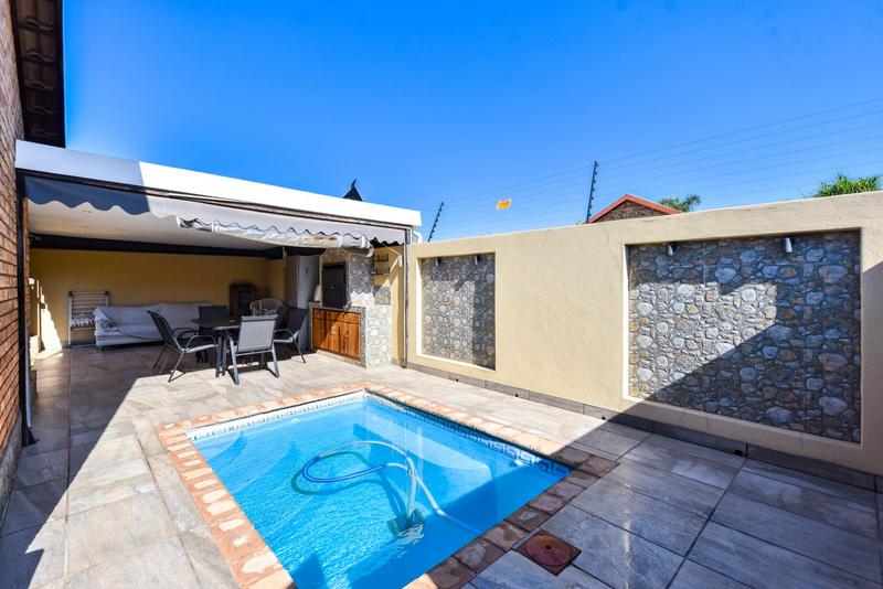 2 Bedroom Property for Sale in Dorandia Gauteng