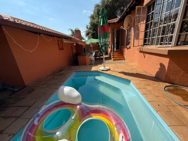 2 Bedroom Property for Sale in Florauna Gauteng