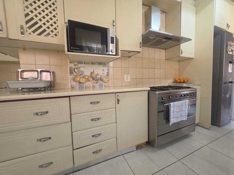 4 Bedroom Property for Sale in Albertsdal Gauteng