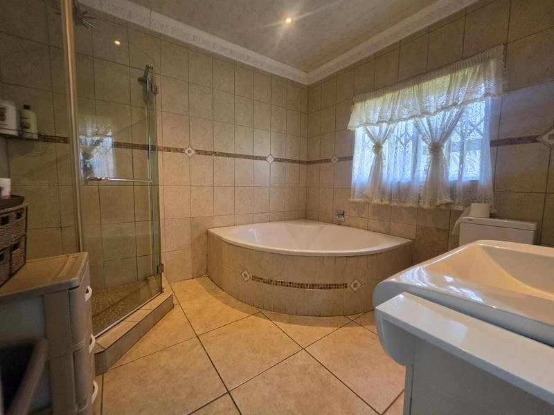4 Bedroom Property for Sale in Albertsdal Gauteng