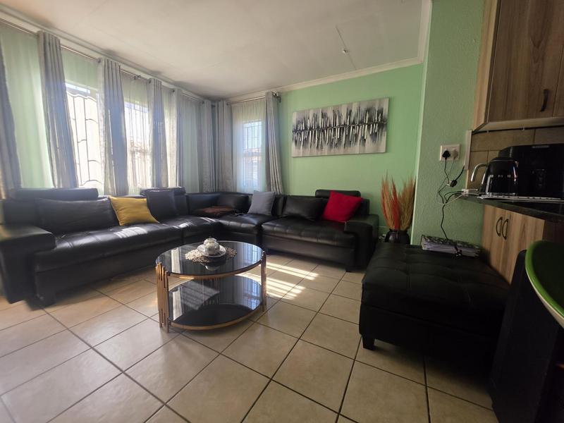 3 Bedroom Property for Sale in Albertsdal Gauteng