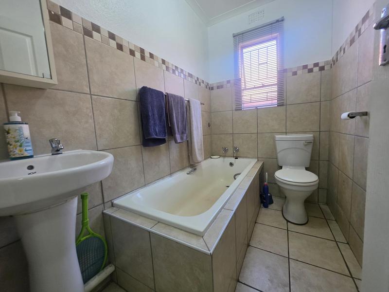 3 Bedroom Property for Sale in Albertsdal Gauteng