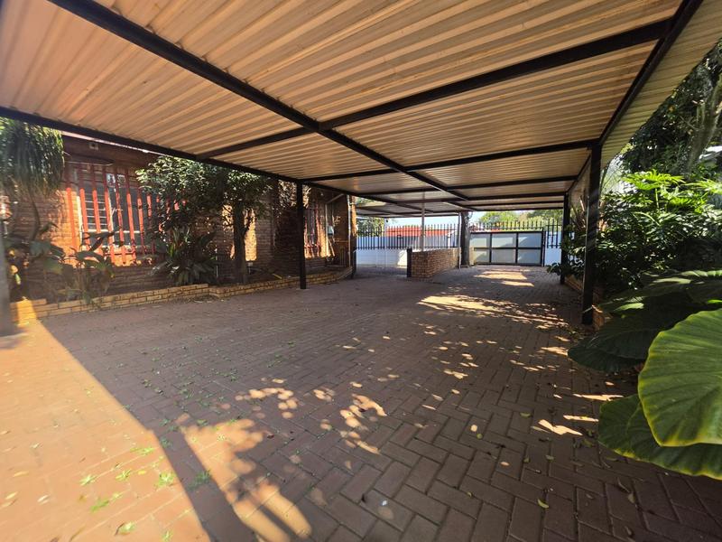 3 Bedroom Property for Sale in Brackendowns Gauteng
