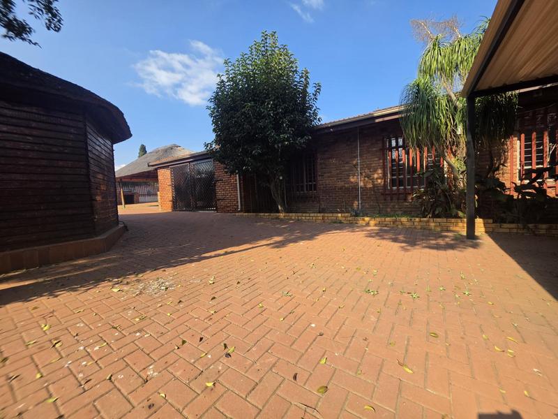 3 Bedroom Property for Sale in Brackendowns Gauteng