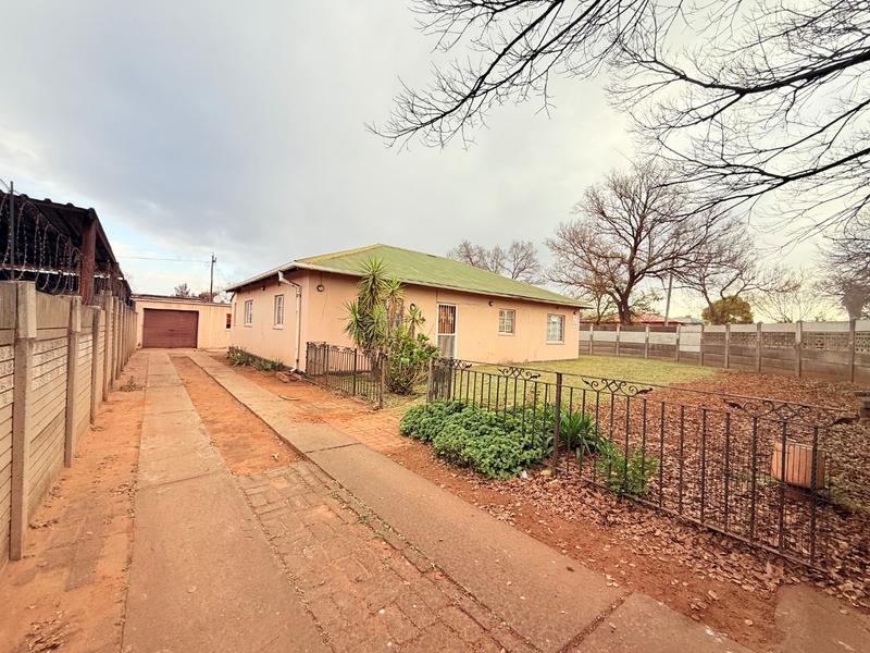 4 Bedroom Property for Sale in Vanderbijlpark CW 5 Gauteng