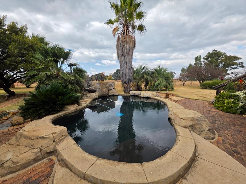 7 Bedroom Property for Sale in Mooilande Gauteng