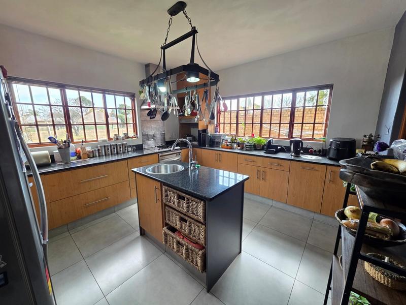7 Bedroom Property for Sale in Mooilande Gauteng