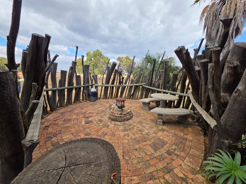7 Bedroom Property for Sale in Mooilande Gauteng