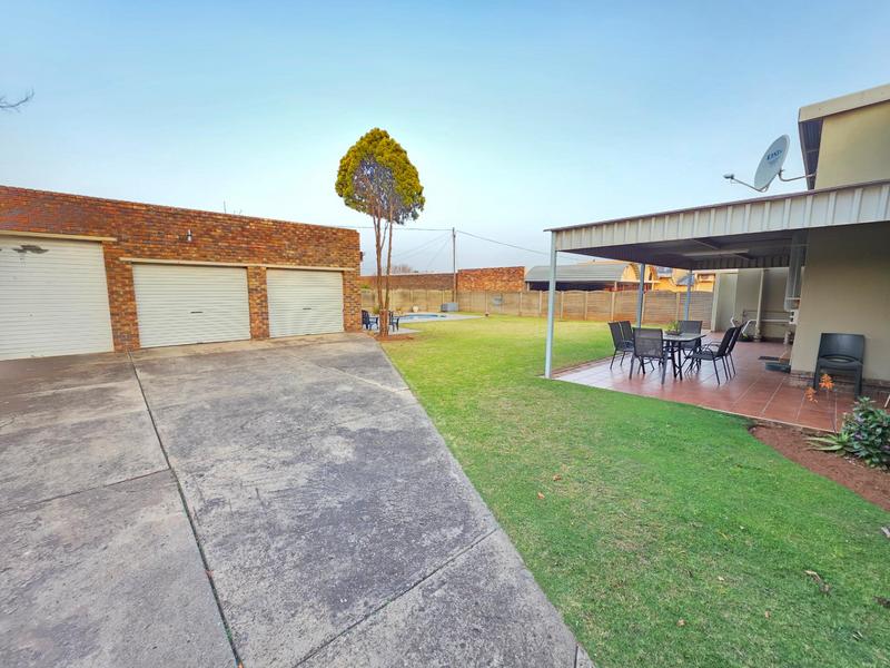 4 Bedroom Property for Sale in Rothdene Gauteng
