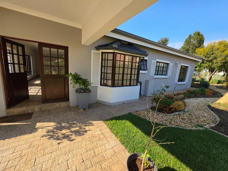 To Let 4 Bedroom Property for Rent in Six Fountains Estate Gauteng